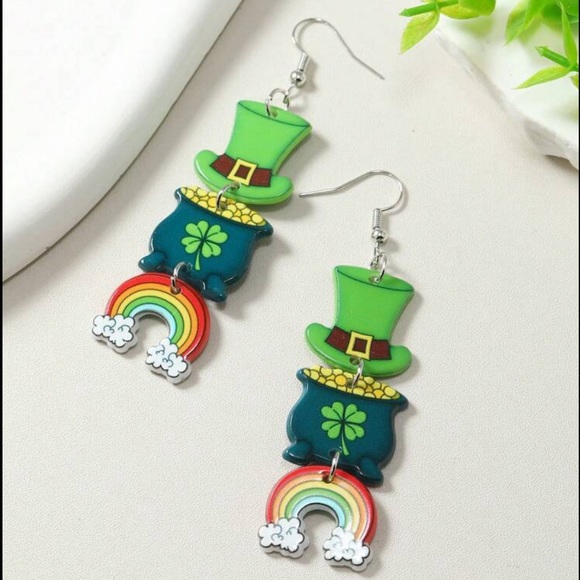St. Patrick’s Day Dangle Earrings - Picture 3 of 4